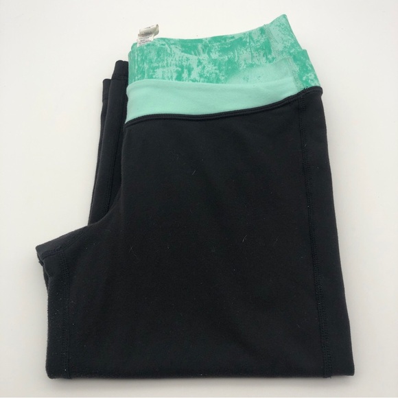 Lululemon Cropped/Capri Leggings  Black w/Layered Green Belt Sz 4 - Picture 2 of 6
